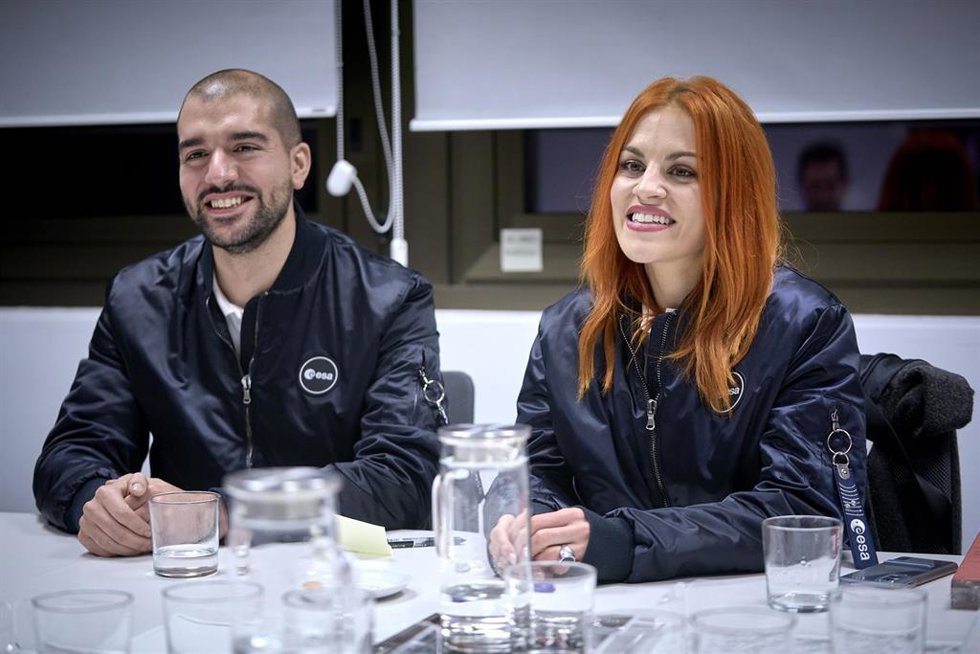 Archivo - Los astronautas españoles de la Agencia Espacial Europea (ESA), Sara García y Pablo Álvarez