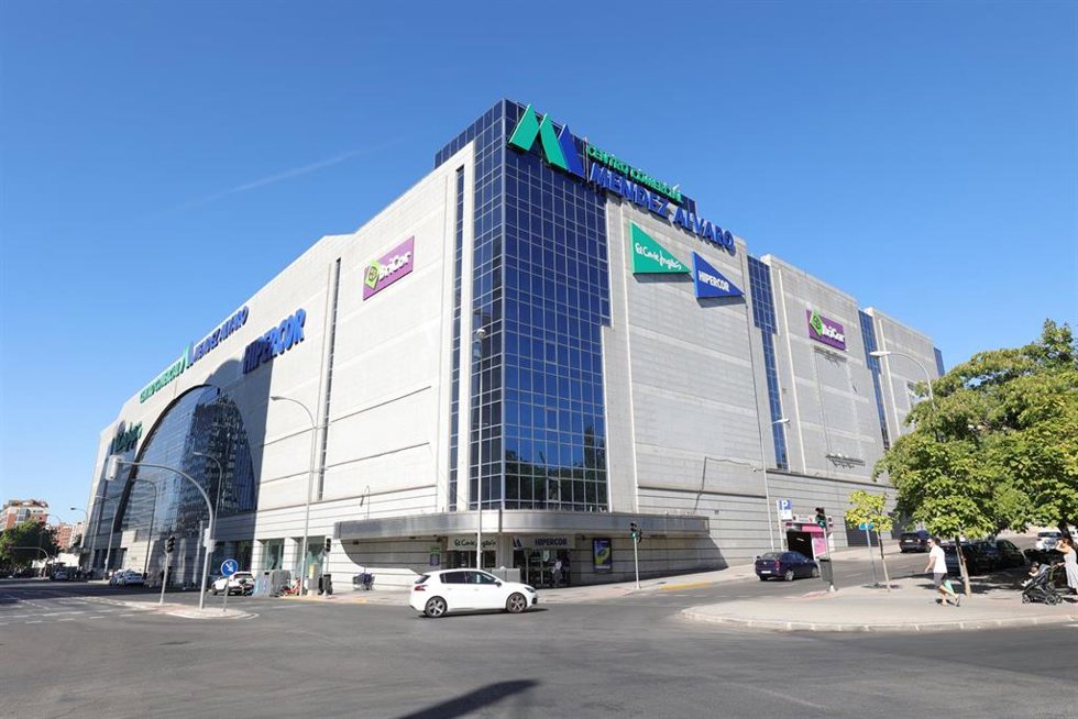 Archivo - Edificio de El Corte Inglés Méndez Álvaro en el distrito de Arganzuela, a 11 de septiembre de 2022,  en Madrid (España). El centro comercial situado en la madrileña calle Retama que alberga instalaciones de El Corte Inglés, Hipercor y Bricor ser