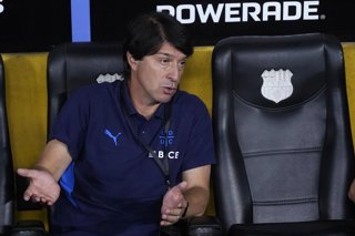 Futbol, Barcelona SC vs Universidad Catolica. Copa Libertadores 2026. El entrenador de Universidad Catolica Daniel Garnero durante el partido del grupo D de la Copa Libertadores contra Barcelona SC disputado en el Estadio Monumental Banco Pichincha de