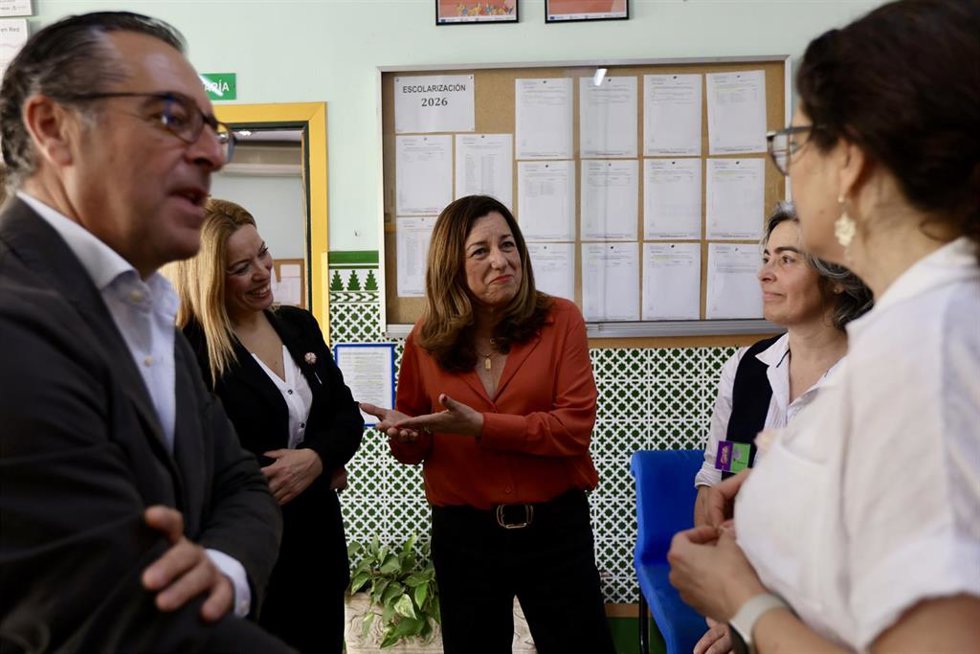 La consejera de Desarrollo Educativo y Formación Profesional, María del Carmen Castillo, visita el IES Portada Alta en Málaga.