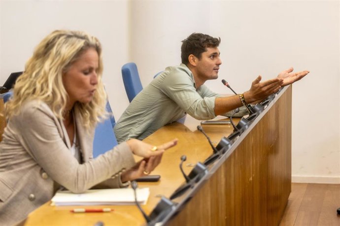 Archivo - Vito Quiles durante la rueda de prensa del portavoz del PSOE posterior a la Junta de Portavoces, en el Congreso de los Diputados, a 1 de octubre de 2025, en Madrid (España).