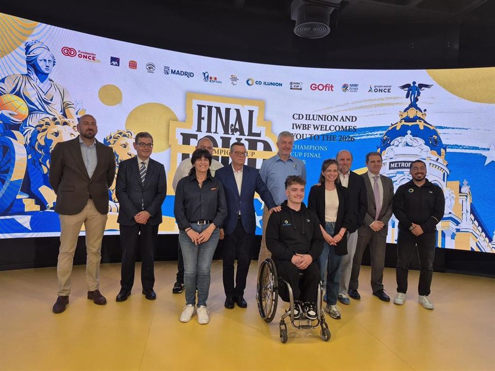 Foto de familia tras la presentación de la 'Final a Cuatro' 2026 de la Champions Cup de baloncesto en silla de ruedas