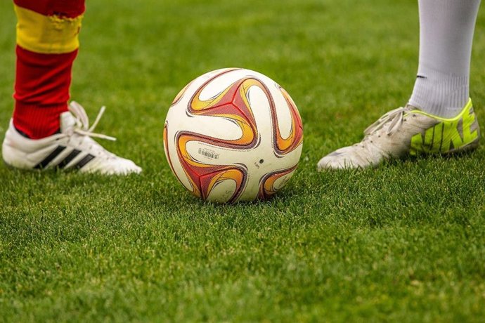 Archivo - Imagen de recurso de un partido de fútbol