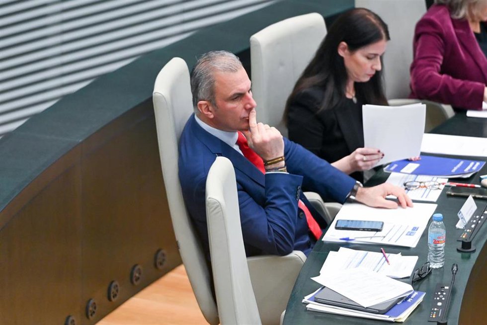 Archivo - El exportavoz de VOX en el Ayuntamiento, Javier Ortega Smith, durante una sesión ordinaria del Pleno del Ayuntamiento de Madrid, en el Palacio de Cibeles, a 24 de febrero de 2026, en Madrid (España). La crisis abierta en Vox marca el Pleno de Ci