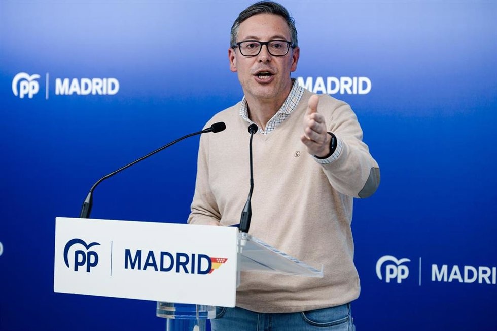 Archivo - El secretario general del PP de Madrid, Alfonso Serrano, durante una rueda de prensa, en la sede del PP, a 6 de febrero de 2026, en Madrid (España). Serrano ha comparecido tras la denuncia de acoso de una exconcejal de Móstoles contra el alcalde