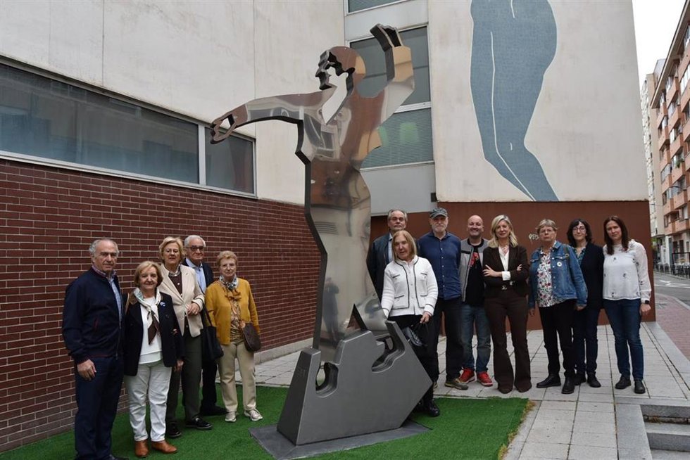El Ayuntamiento de Valladolid restaura la escultura homenaje al bailarín Vicente Escudero situada en el centro cívico de su mismo nombre