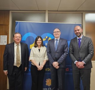 La ministra Tor con los representantes de la UNODC