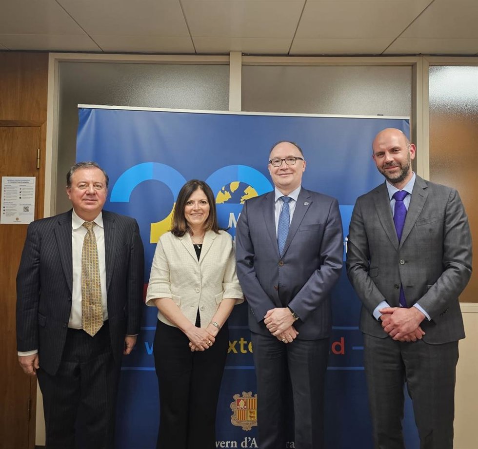 La ministra Tor con los representantes de la UNODC