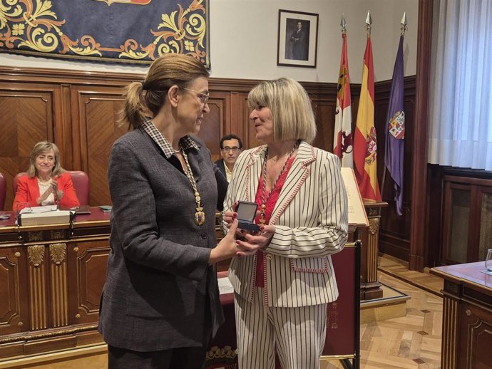 Toma de posesión de la nueva diputada socialista, Mónica de la Sierra.