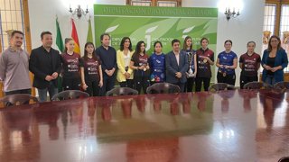 Recepción a las jugadoras y responsables del Cliniqas.Com tras ganaer la Europe Trophy de Tenis de Mesa.