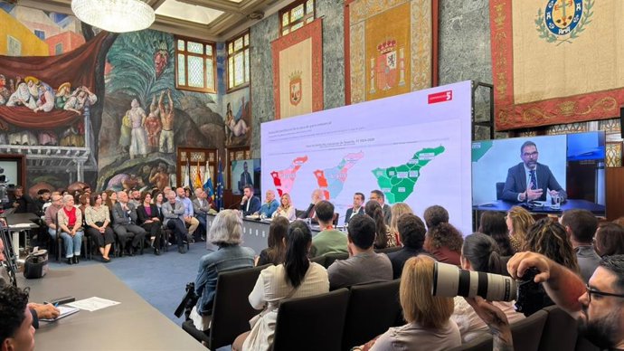 Encuentro del Cabildo de Tenerife con agentes económios para presentar los datos de empleo de la isla