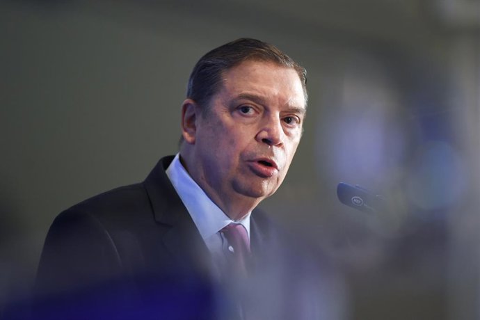 Archivo - El ministro de Agricultura, Luis Planas, durante un desayuno informativo de Fórum Europa, en el Hotel Mandarin Oriental Ritz de Madrid, a 18 de septiembre de 2025, en Madrid (España).