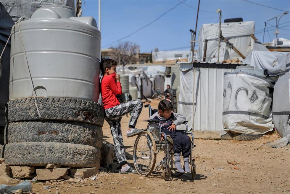 Archivo - Imagen de archivo de varios niños en un campo de refugiados de Líbano.