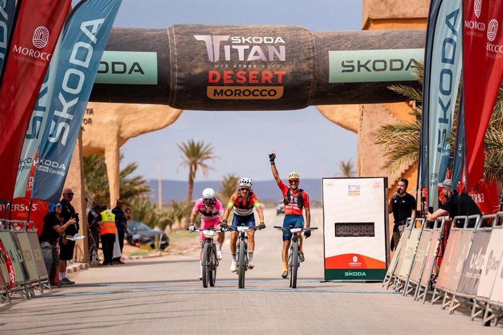 Dani Moreno gana en Merzouga y Luis Ángel Maté acaricia la Titan con el abandono de Luisle Sánchez