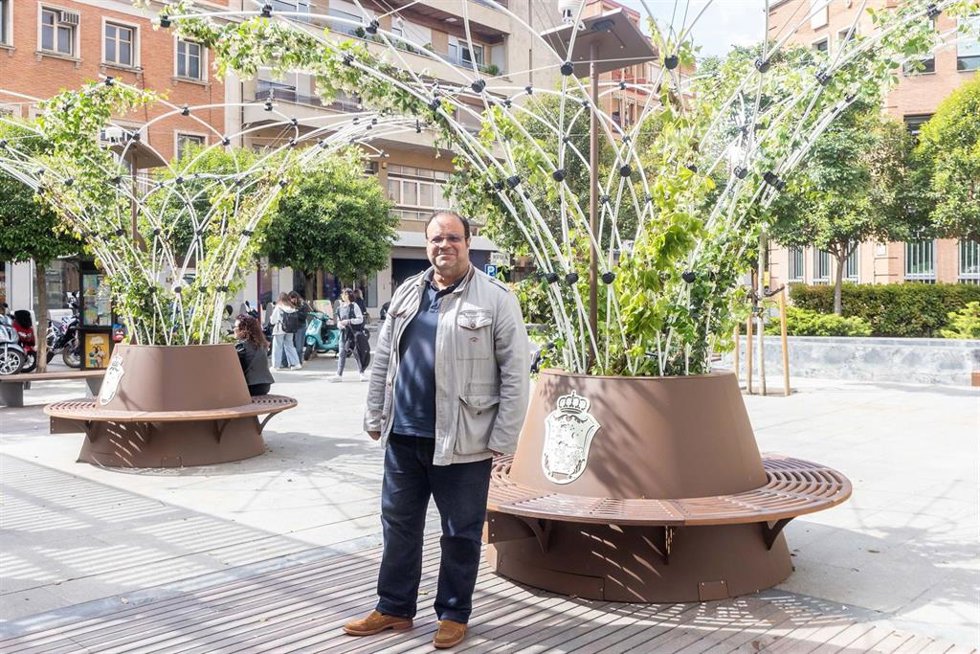 Guadalajara instala "corolas bioclimáticas" para crear refugios de sombra inteligentes.