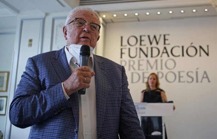 Archivo - El presidente de honor de Loewe, Enrique Loewe, interviene durante la ceremonia de entrega de premios y presentación de libros ganadores del XXXIII Premio Internacional de Poesía Fundación Loewe, en el Hotel Palace, a 16 de junio de 2021, en Mad