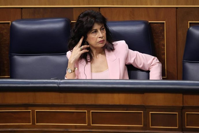 La ministra de Igualdad, Ana Redondo, durante una sesión plenaria en el Congreso, a 30 de abril de 2026, en Madrid (España). 