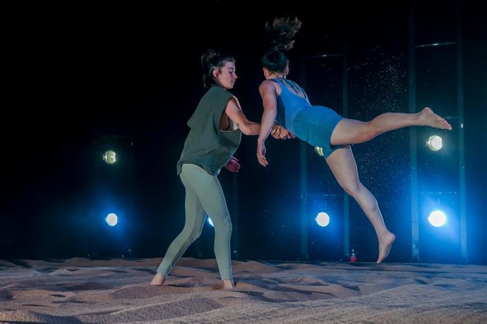 Archivo - Dos bailarinas 