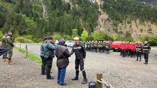 En una emotiva ceremonia, la Unidad Militar de Emergencias honra la memoria de su compañero, caído en servicio hace diez años en el valle de Bujaruelo, mientras participaba en una misión de rescate