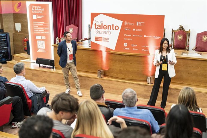 El 'Speed mentoring' ha sido una de las 60 actividades del Tour del Talento en Granada.