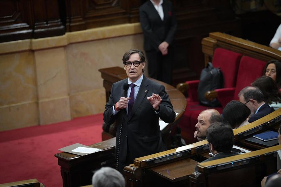 Archivo - El president de la Generalitat Catalana, Salvador Illa, durante una sesión plenaria en el Parlament de Catalunya, a 29 de abril de 2026, en Barcelona, Catalunya (España).