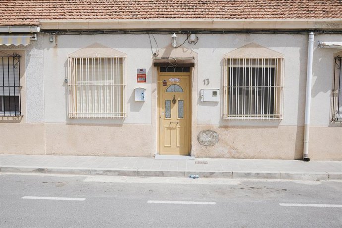Exterior de la vivienda de la pedanía alicantina de El Bacarot donde fue hallado enterrado el cadáver del empresario Jesús Tavira