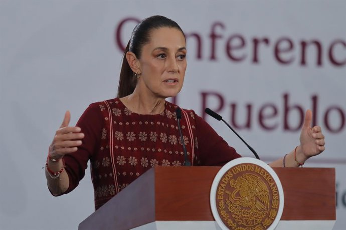 A presidente do México, Claudia Sheinbaum Pardo, discursa durante uma coletiva de imprensa sobre o acordo para a Promoção da Indústria Siderúrgica Mexicana, também conhecido como o “pacto do aço”, em colaboração com a Câmara Nacional da Indústria Siderúrg