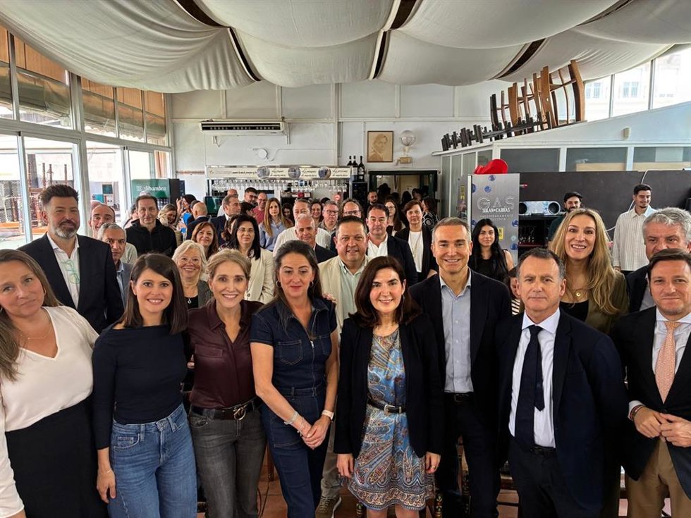 Foto de familia del foro de Empleo organizado por el PP en Almería.
