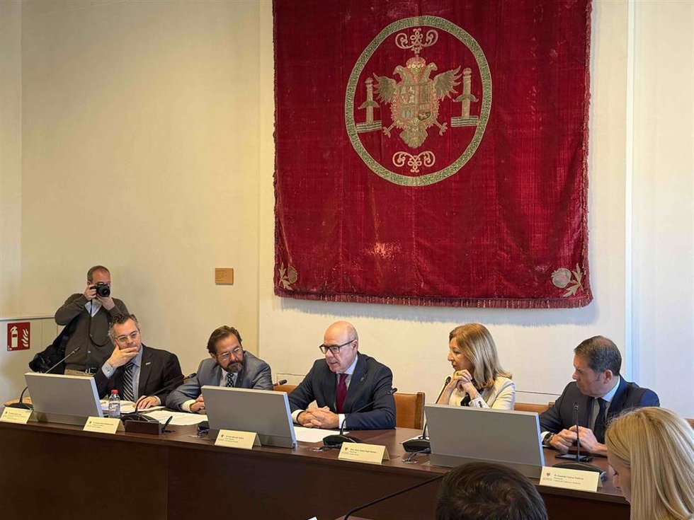 La constitución del Foro UGR de Empresas e Instituciones inicia una etapa de colaboración orientada a facilitar la coordinación entre la Universidad y los agentes del territorio en empleabilidad, formación, transferencia del conocimiento e innovación