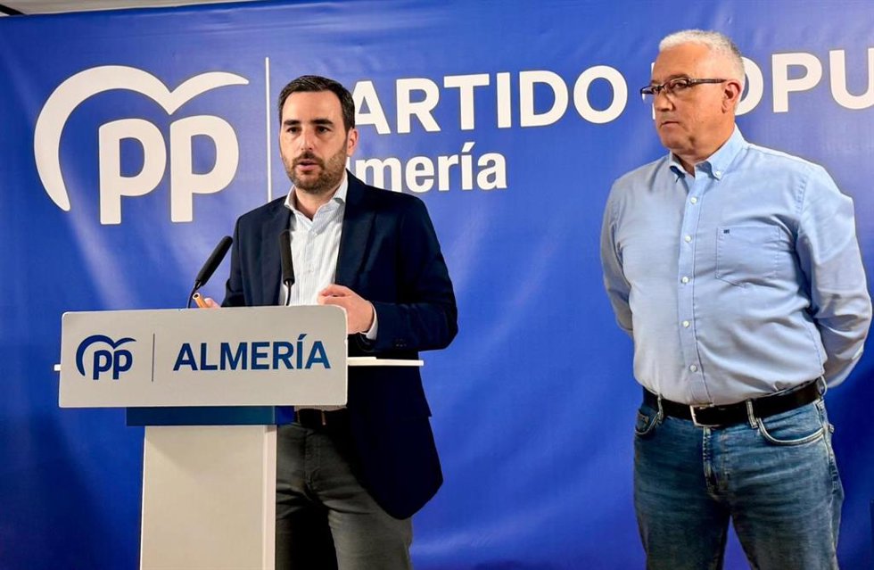 El portavoz del PP de Almería, Carlos Sánchez, y el portavoz del PP en Cantoria, Saturnino Fernández.