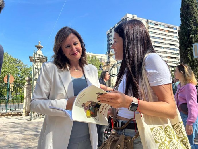 Imagen de la alcaldesa de València, en la Fira del Llibre