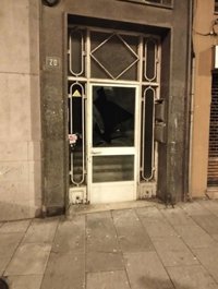 La Policía evita la okupación de un edificio en Torrelavega gracias al aviso de los vecinos