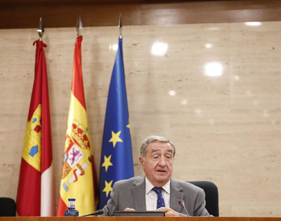 Archivo - El Fiscal Superior de C-LM,  Emilio Manuel Fernández, en las Cortes.