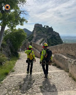 Dosmiembros del equipo de rescate en Xàtiva
