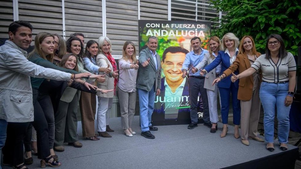 Antonio Sanz con la candidatura por Cádiz en el inicio de campaña electoral.