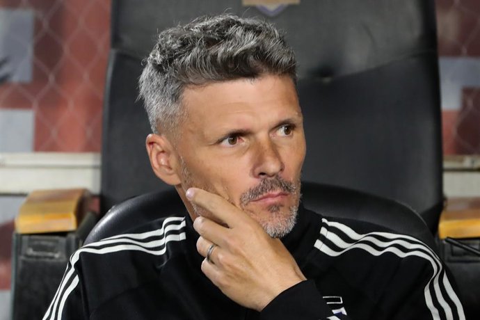 Futbol, Colo Colo vs Palestino, campeonato 2026 Fecha 10, Liga de Primera 2026. El entrenador de Colo Colo Fernando Ortiz es fotografiado durante un partido de primera disputado en el estadio Monumental en Santiago, Chile. 19/04/2026 Felipe