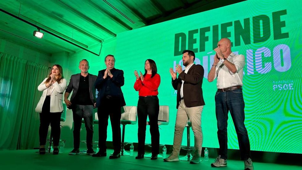 El secretario general del PSOE de Sevilla, Javier Fernández, en el acto de apertura de campaña electoral para el 17M.