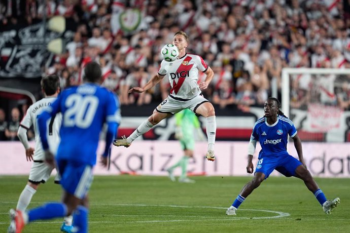 Alemao of Rayo Vallecano controls the ball during the UEFA Conference League 2025/26 Semi Final First Leg match between Rayo Vallecano and RC Strasbourg Alsace at Estadio de Vallecas on April 30, 2026, in Madrid, Spain.