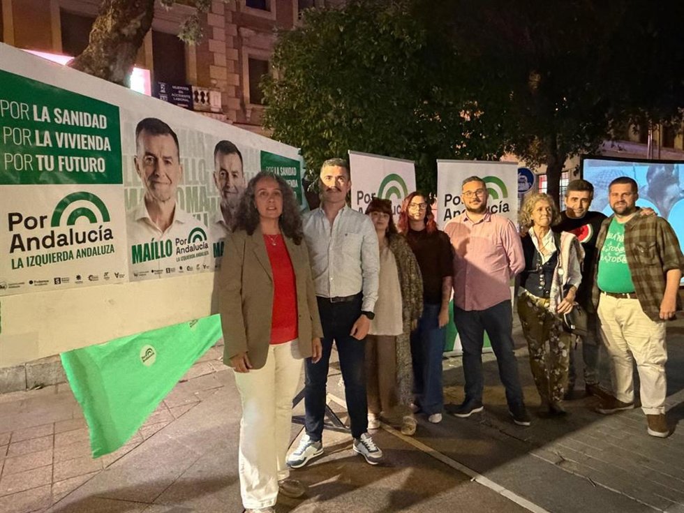 Rosa María Rodríguez (izda.), junto miembros de la candidatura  cordobesa de Por Andalucia en el acto de apertura de campaña.