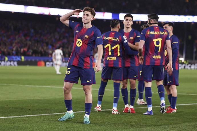 Archivo - Los jugadores del FC Barcelona celebrando un gol.