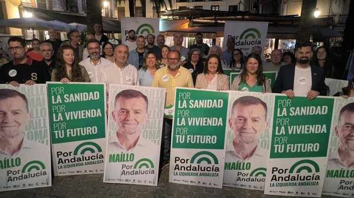 La coalición Por Andalucía ha iniciado oficialmente este jueves su campaña electoral en la provincia de Granada con el tradicional acto de pega de carteles