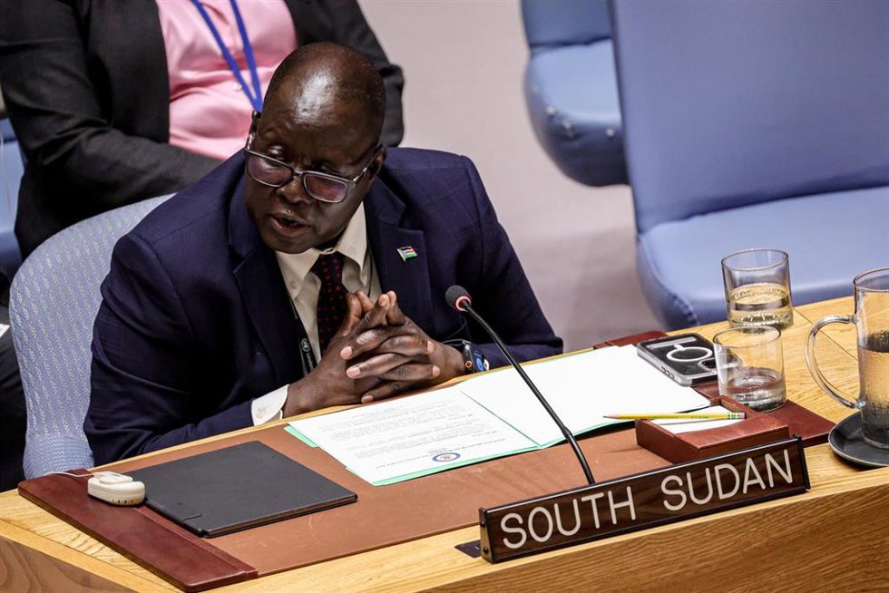 Archivo - El embajador de Sudán del Sur ante la ONU, Sabino Edward Nyawella Amaikwey, se dirige al Consejo de Seguridad sobre la situación en su país