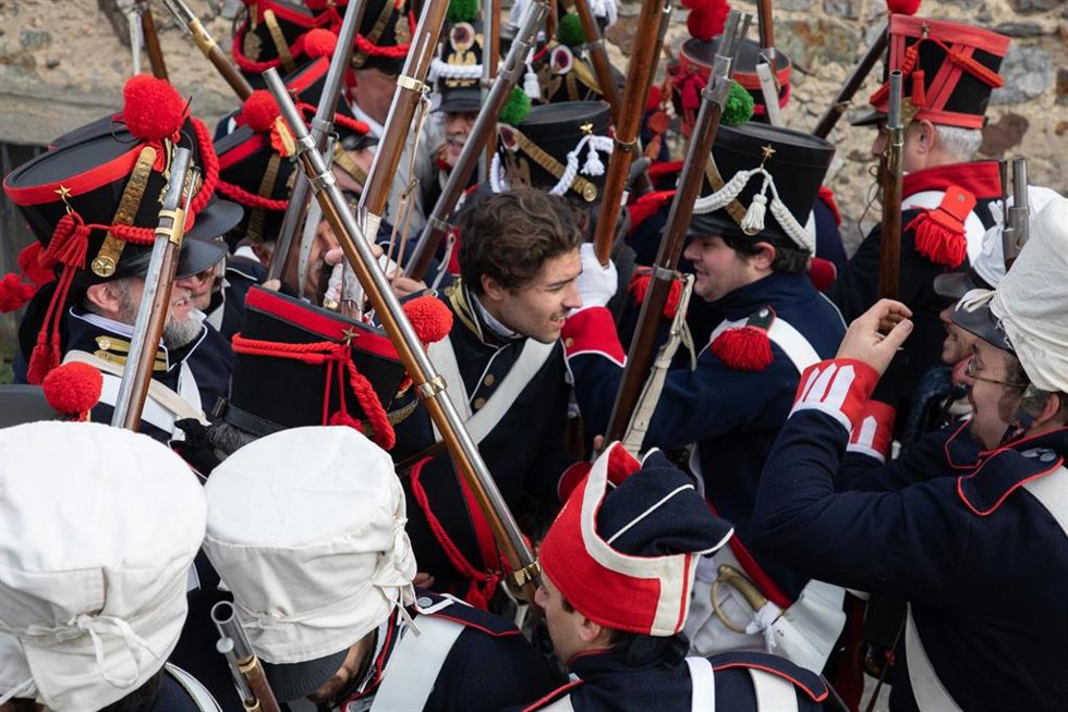 Archivo - Varios actores durante la recreación histórica de la Batalla de Somosierra, a 3 de diciembre de 2023, en Somosierra, Madrid (España).