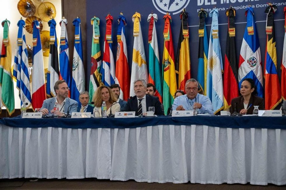 El ministro de Interior español, Fernando Grande-Marlaska, en el medio, en la XXVI Reunión de Alto Nivel del Mecanismo UE-CELAC en materia de drogas en Punta Cana, en la República Dominicana.