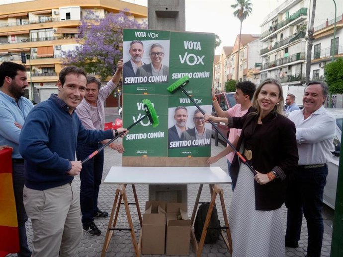 Vox Sevilla ha iniciado su campaña del 17M en el Distrito Cerro-Amate.