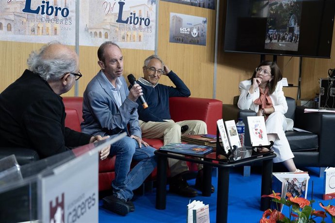 Una de las presentaciones de la Diputación de Cáceres en la Feria del Libro.