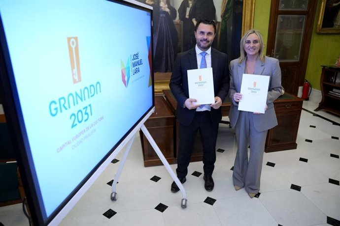 La alcaldesa de Granada, Marifrán Carazo, junto al director general de la Fundación José Manuel Lara, Pablo Morillo.