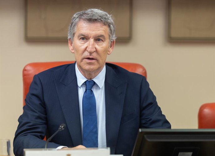 O presidente do PP, Alberto Núñez Feijóo, inaugura o evento “Um ano após o grande apagão”, em 27 de abril de 2026, em Madri (Espanha). O evento foi organizado pelo Grupo Parlamentar Popular.
