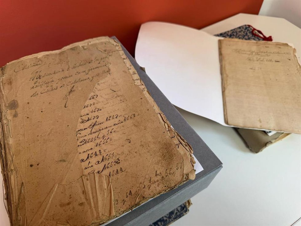 Comienzan los trabajos de restauración y conservación del patrimonio documental del Archivo municipal