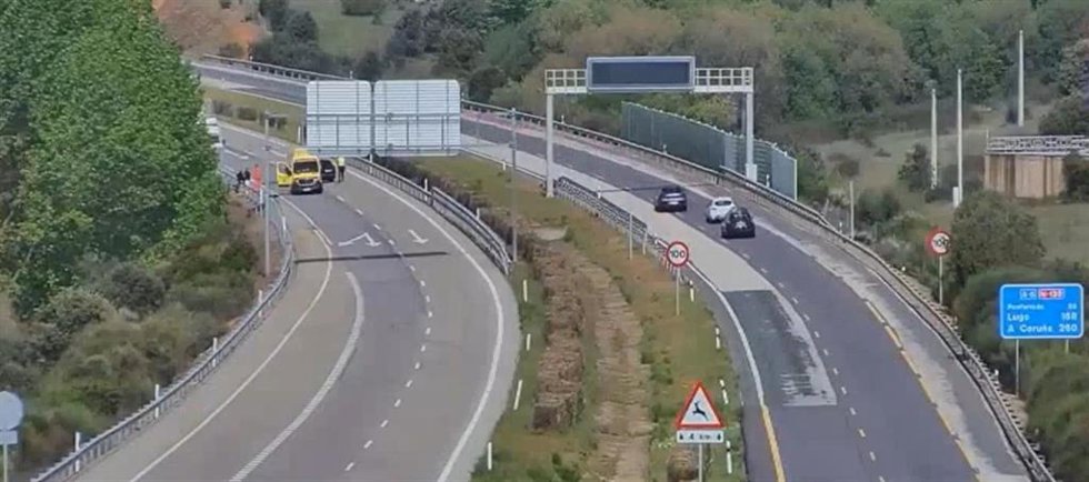 La A-6 cortada en sentido Madrid.